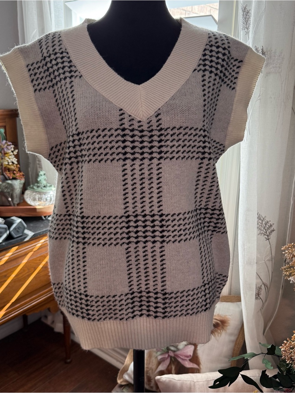 SHEIN Cream Black Plaid Knit Sweater Vest Size L Oversized Preppy